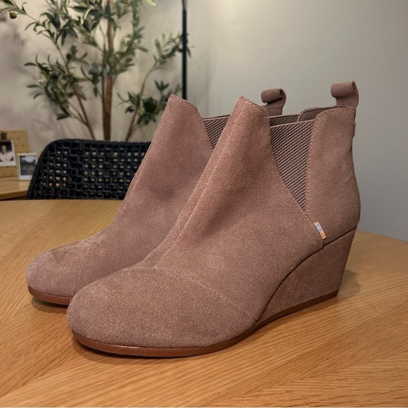 Toms Tan Suede Kelsey Wedge Booties - Picture 2 of 6